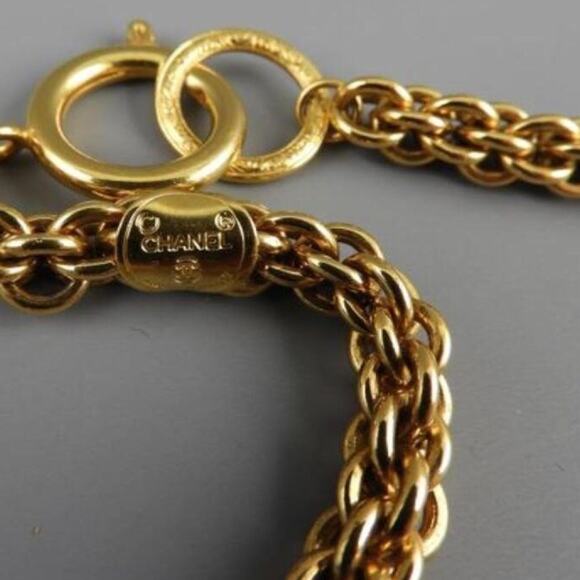 Gorgeous Vintage CHANEL Gripoix Gold Tone - Picture 10 of 11